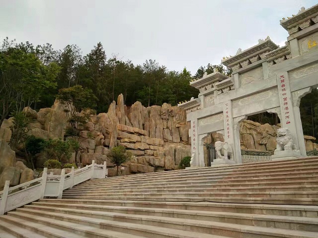 巴中市红塔公园塑石假山景观工程